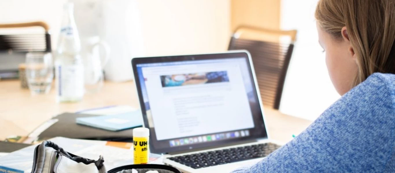 Aκόμα δεν άνοιξε «έπεσε» η πλατφόρμα υποβολής αιτήσεων για τα voucher 200 ευρώ για λάπτοπ ή τάμπλετ